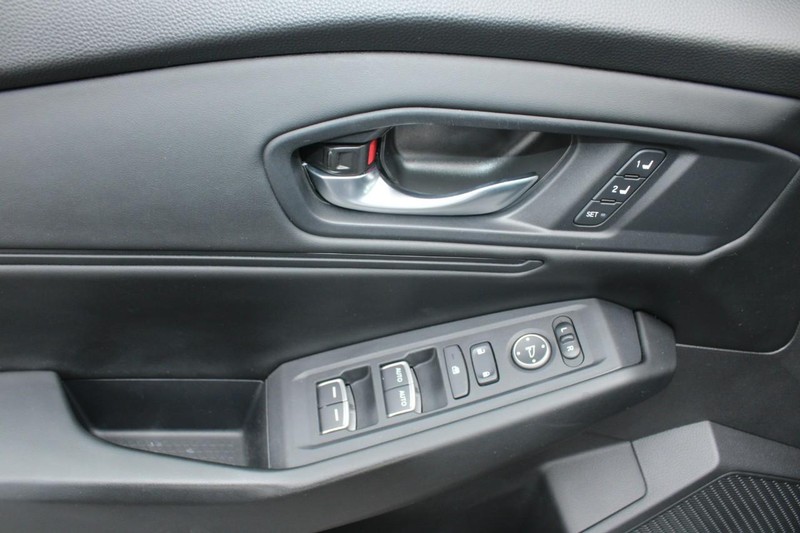 Honda Accord Hybrid Vehicle Full-screen Gallery Image 14