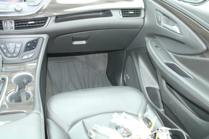 Buick Envision Vehicle Full-screen Gallery Image 12