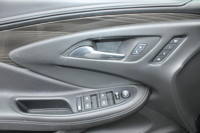 Buick Envision Vehicle Full-screen Gallery Image 14