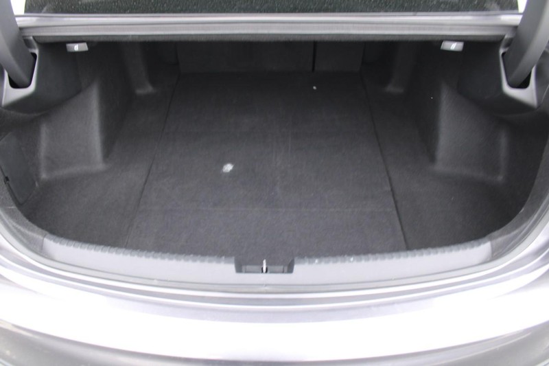 Acura TLX Vehicle Full-screen Gallery Image 06