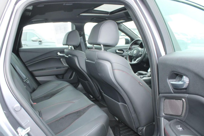 Acura TLX Vehicle Full-screen Gallery Image 09