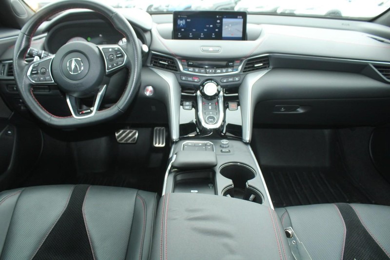 Acura TLX Vehicle Full-screen Gallery Image 10