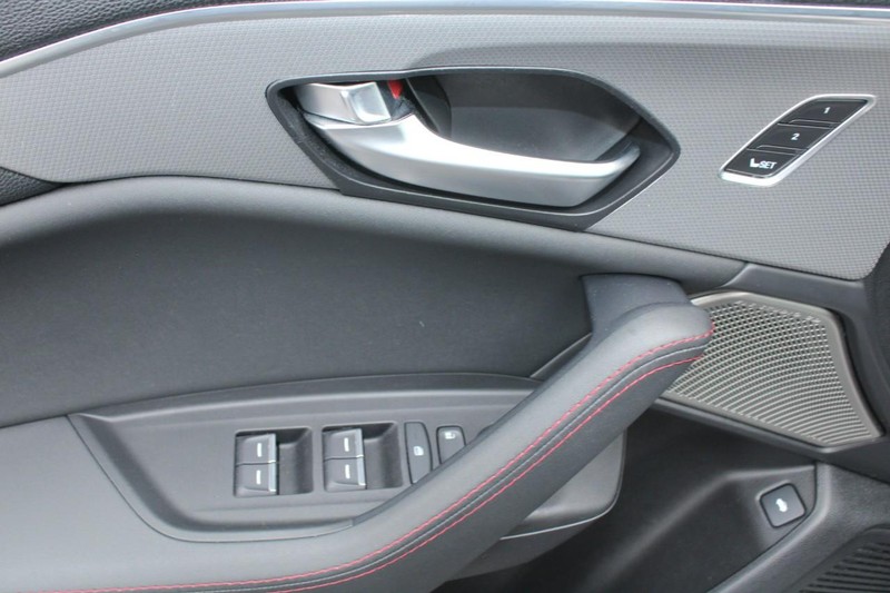 Acura TLX Vehicle Full-screen Gallery Image 14