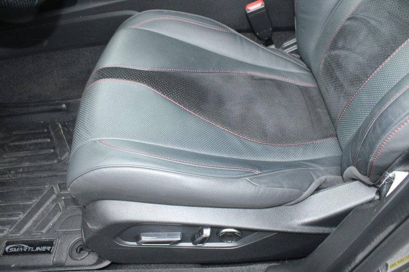 Acura TLX Vehicle Full-screen Gallery Image 15