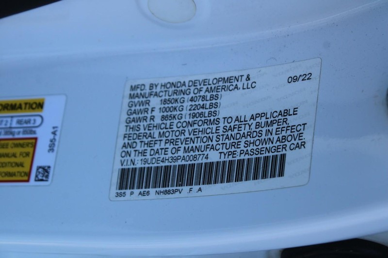 Acura Integra Vehicle Full-screen Gallery Image 16