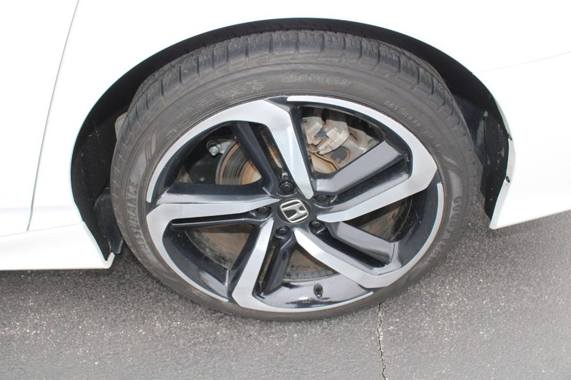 Honda Accord Hybrid Vehicle Full-screen Gallery Image 07