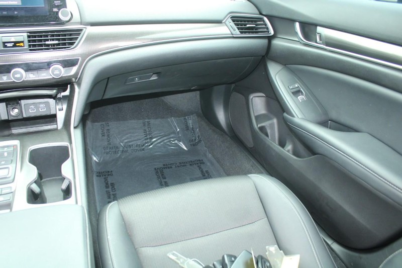 Honda Accord Hybrid Vehicle Full-screen Gallery Image 13