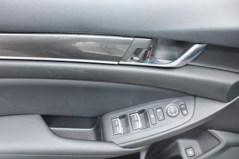 Honda Accord Hybrid Vehicle Full-screen Gallery Image 14