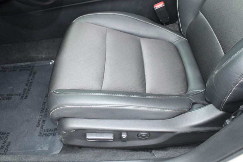 Honda Accord Hybrid Vehicle Full-screen Gallery Image 15