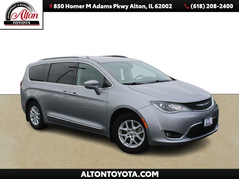 Chrysler Pacifica Vehicle Full-screen Gallery Image 01