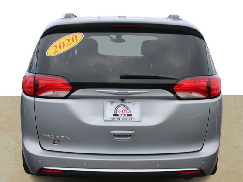 Chrysler Pacifica Vehicle Full-screen Gallery Image 04