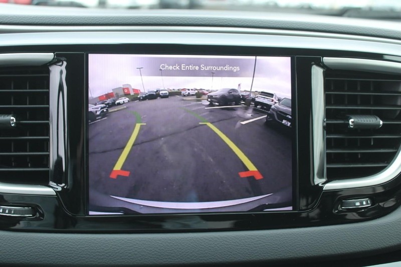 Chrysler Pacifica Vehicle Full-screen Gallery Image 21