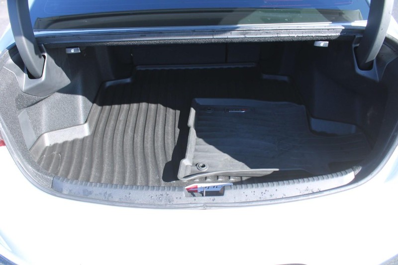 Acura TLX Vehicle Full-screen Gallery Image 06