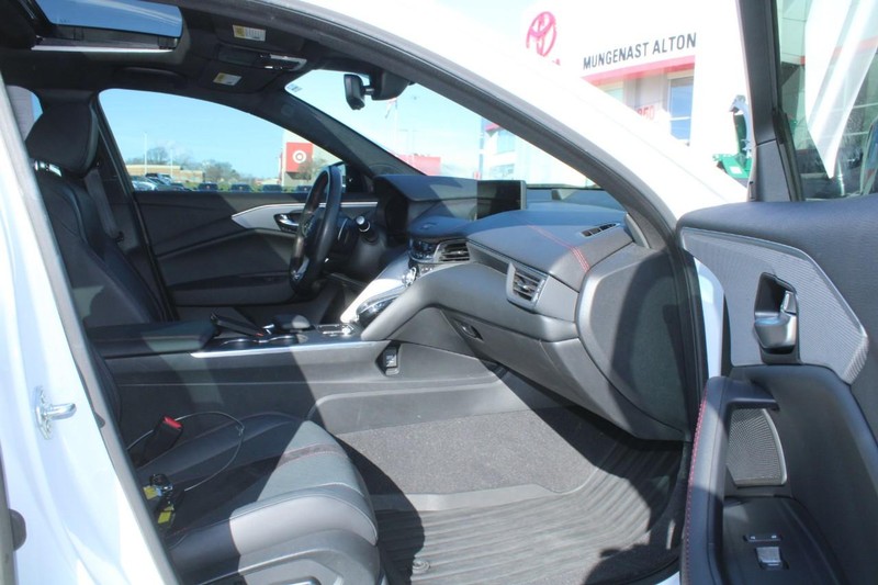 Acura TLX Vehicle Full-screen Gallery Image 09