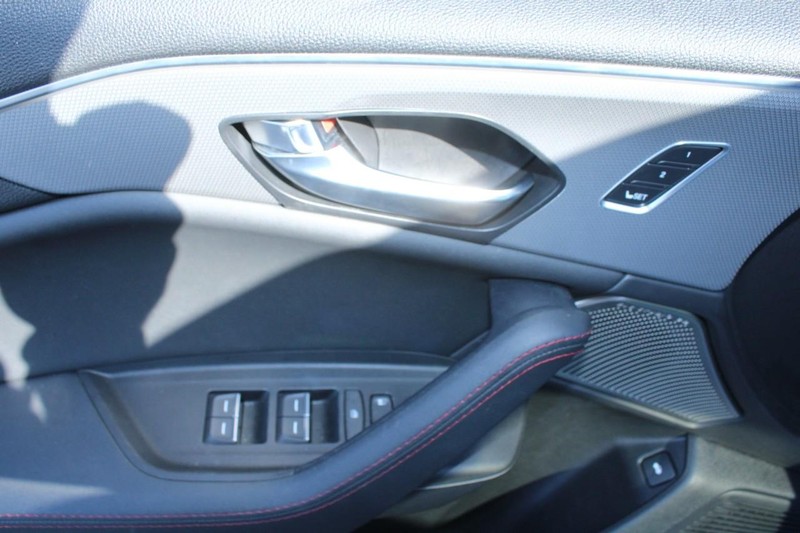 Acura TLX Vehicle Full-screen Gallery Image 15