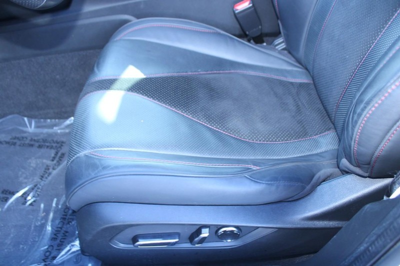 Acura TLX Vehicle Full-screen Gallery Image 16