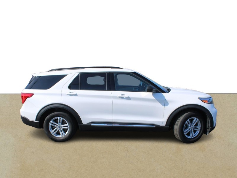 Ford Explorer Vehicle Full-screen Gallery Image 02