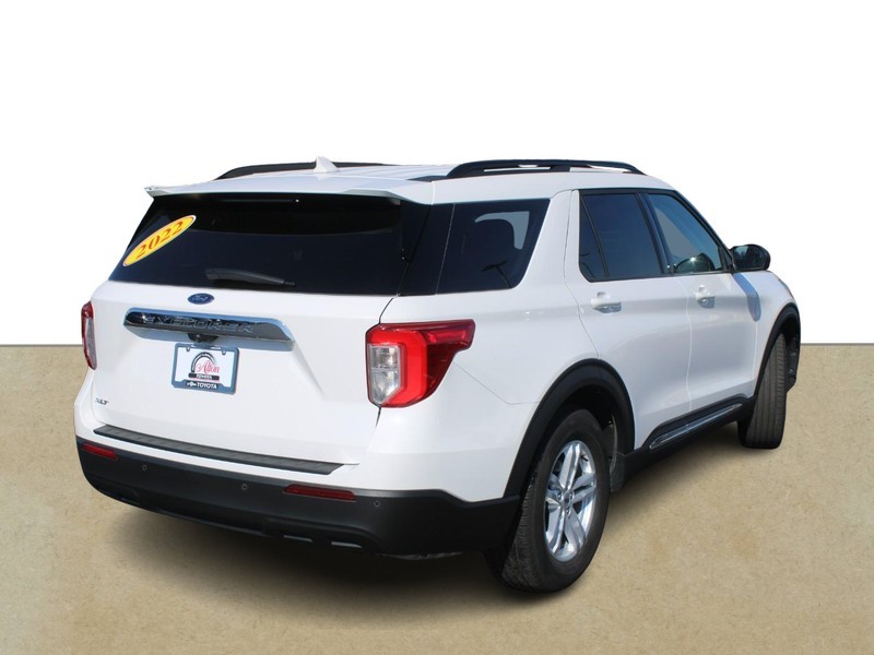 Ford Explorer Vehicle Full-screen Gallery Image 03