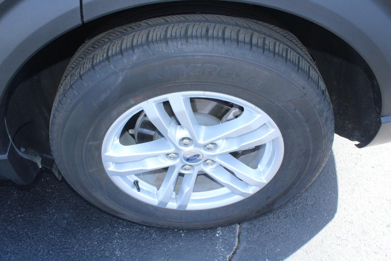 Ford Explorer Vehicle Full-screen Gallery Image 07