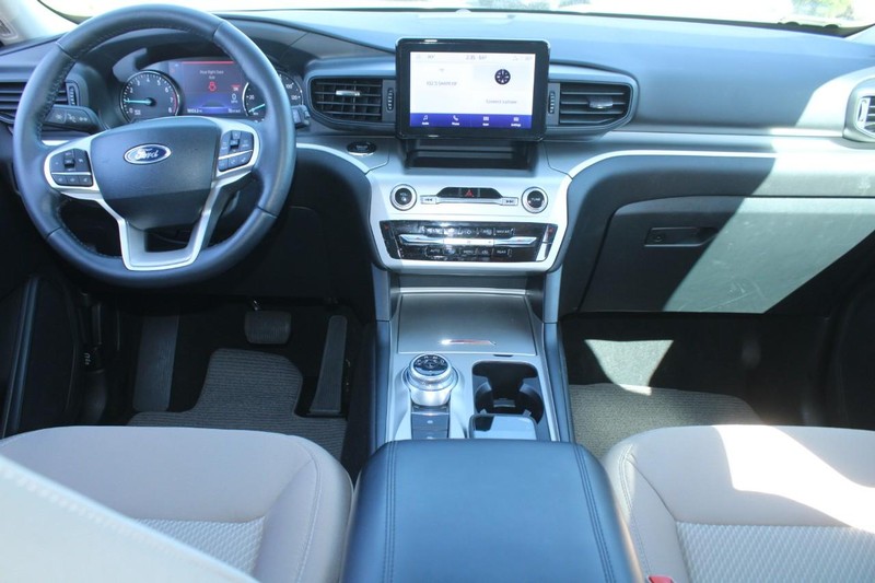 Ford Explorer Vehicle Full-screen Gallery Image 10