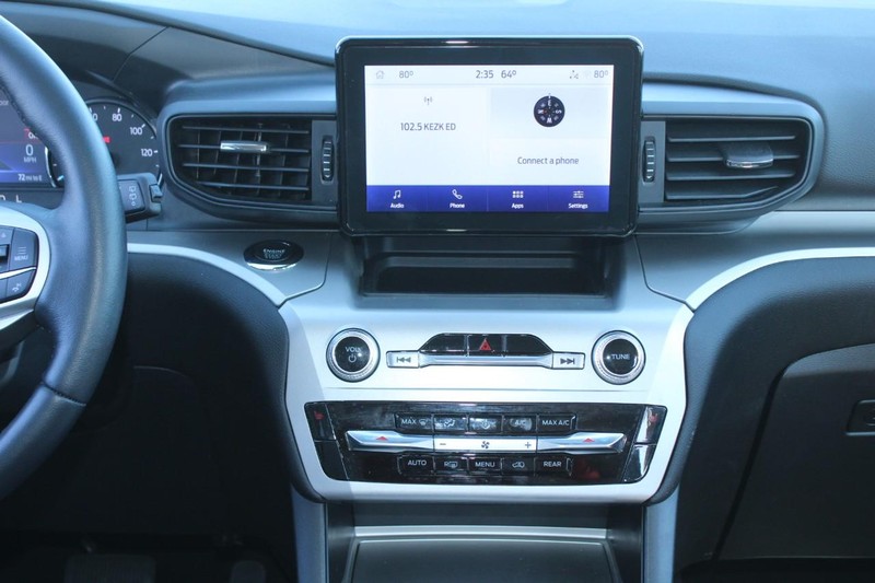 Ford Explorer Vehicle Full-screen Gallery Image 12