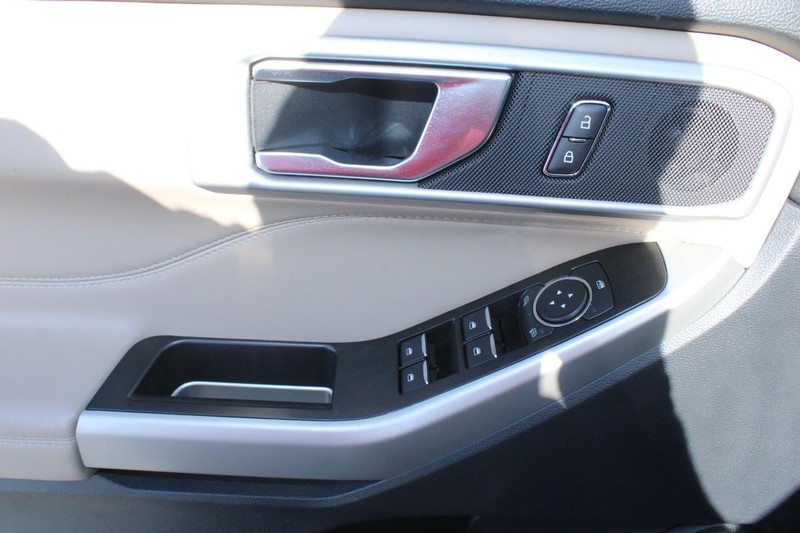 Ford Explorer Vehicle Full-screen Gallery Image 14