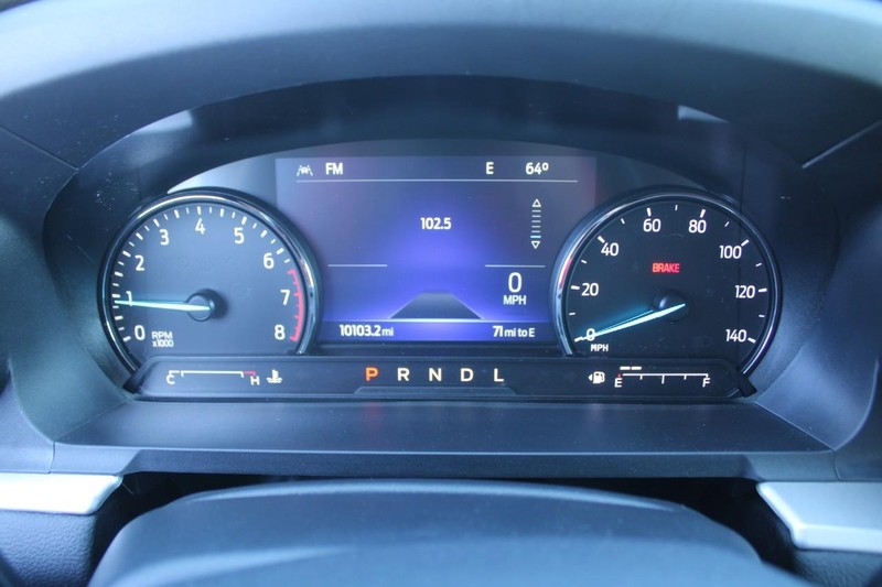 Ford Explorer Vehicle Full-screen Gallery Image 17