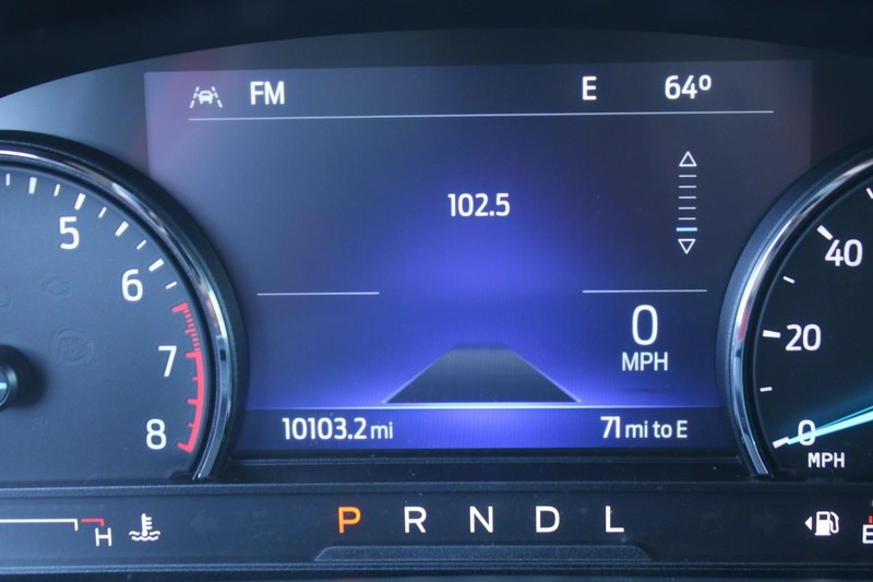 Ford Explorer Vehicle Full-screen Gallery Image 18