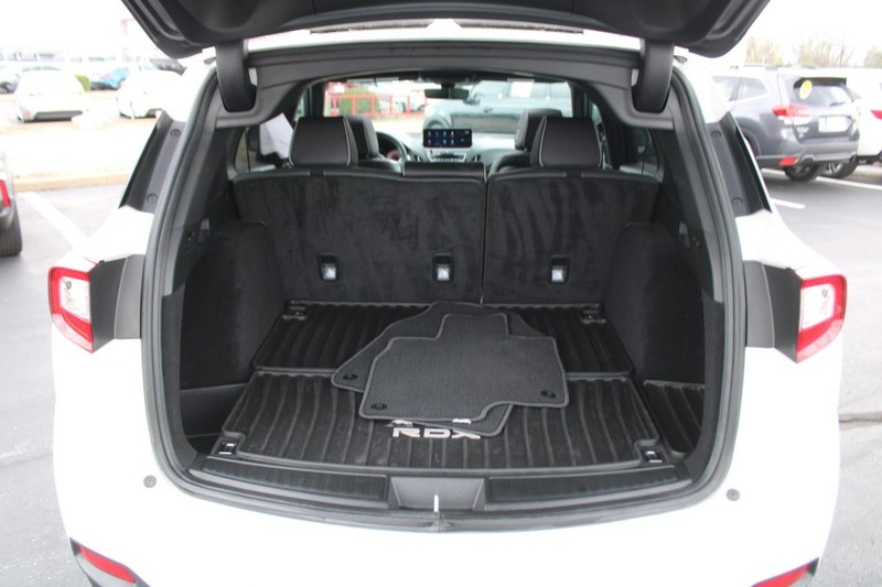 Acura RDX Vehicle Full-screen Gallery Image 06