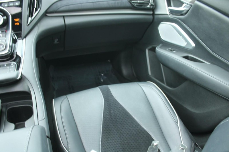 Acura RDX Vehicle Full-screen Gallery Image 13