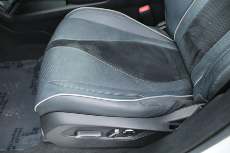 Acura RDX Vehicle Full-screen Gallery Image 15