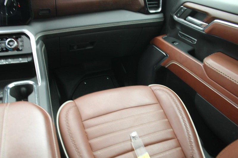 GMC Sierra 1500 Vehicle Full-screen Gallery Image 13