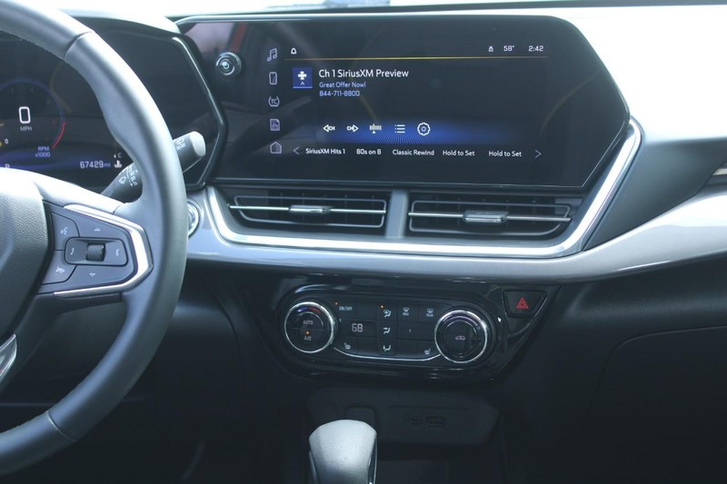 Chevrolet Trax Vehicle Full-screen Gallery Image 12