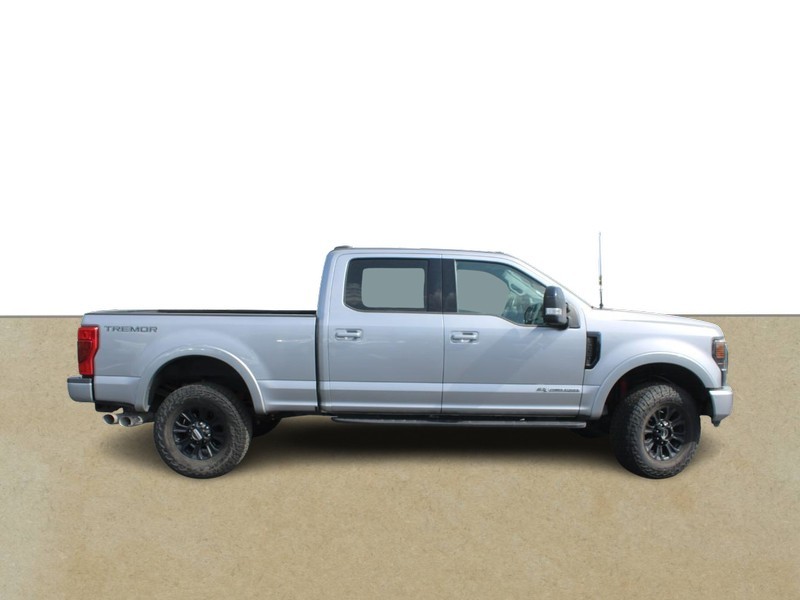 Ford Super Duty F-350 SRW Vehicle Full-screen Gallery Image 02