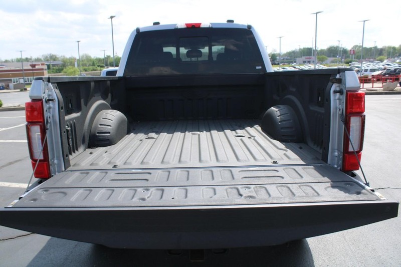 Ford Super Duty F-350 SRW Vehicle Full-screen Gallery Image 06