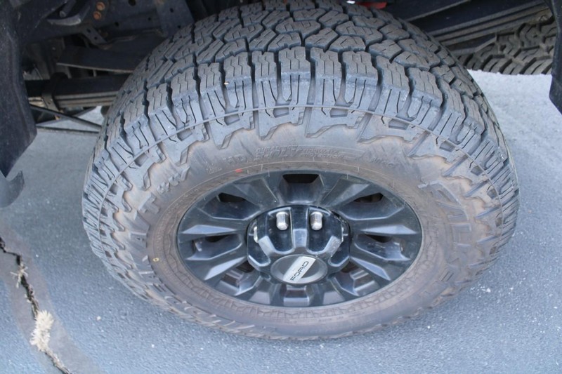 Ford Super Duty F-350 SRW Vehicle Full-screen Gallery Image 07