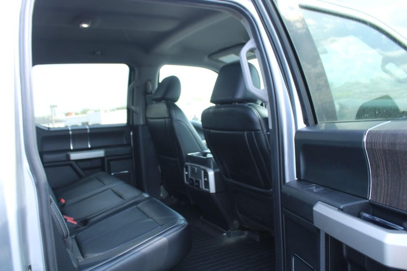 Ford Super Duty F-350 SRW Vehicle Full-screen Gallery Image 09