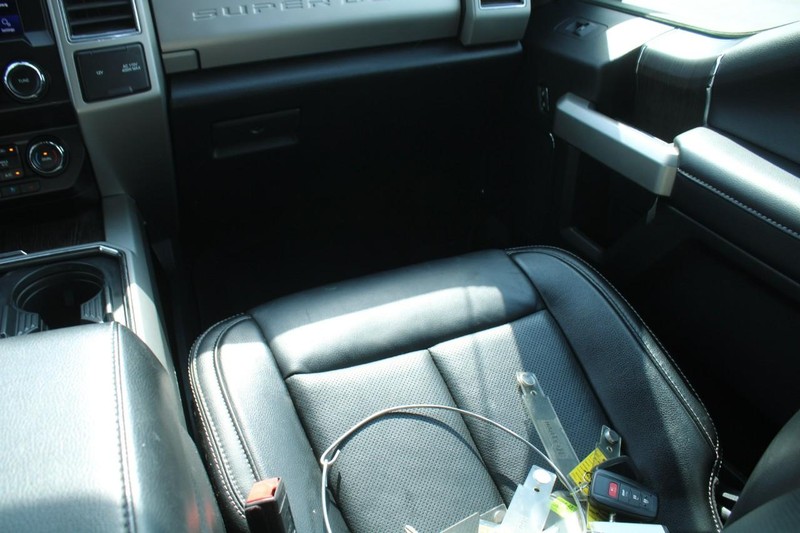 Ford Super Duty F-350 SRW Vehicle Full-screen Gallery Image 13