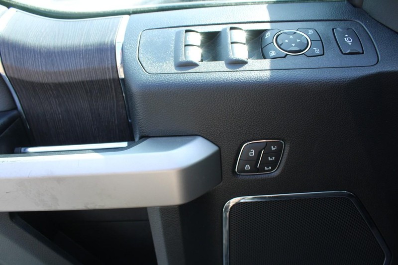 Ford Super Duty F-350 SRW Vehicle Full-screen Gallery Image 14