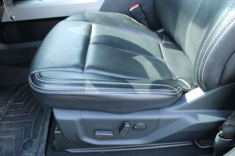 Ford Super Duty F-350 SRW Vehicle Full-screen Gallery Image 15