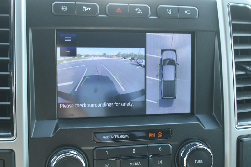 Ford Super Duty F-350 SRW Vehicle Full-screen Gallery Image 20