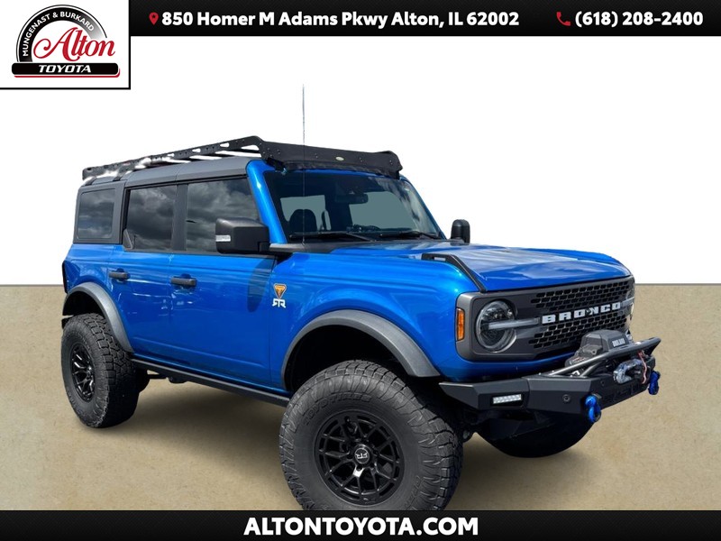 Ford Bronco Vehicle Full-screen Gallery Image 01