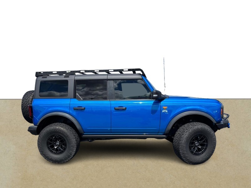 Ford Bronco Vehicle Full-screen Gallery Image 02
