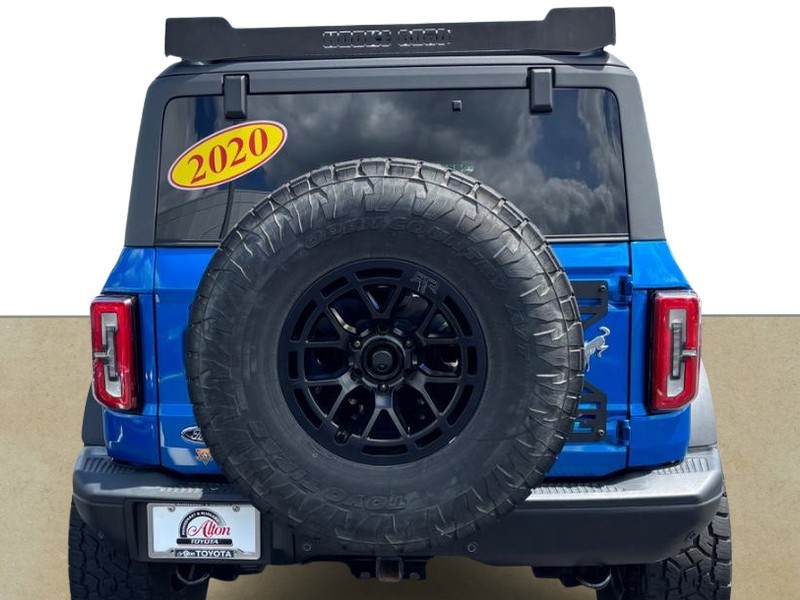 Ford Bronco Vehicle Full-screen Gallery Image 04