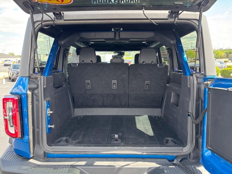 Ford Bronco Vehicle Full-screen Gallery Image 06