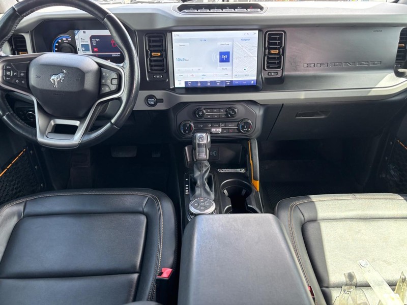Ford Bronco Vehicle Full-screen Gallery Image 10