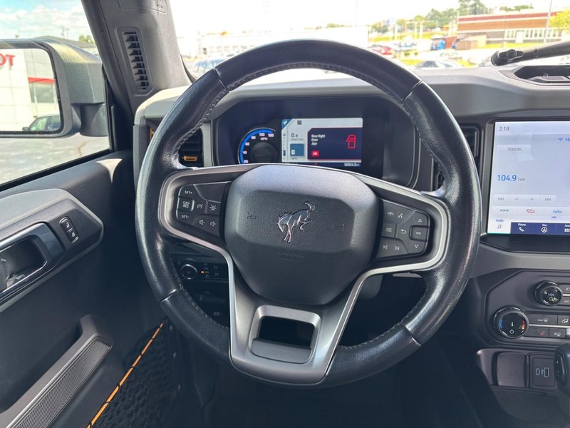 Ford Bronco Vehicle Full-screen Gallery Image 11