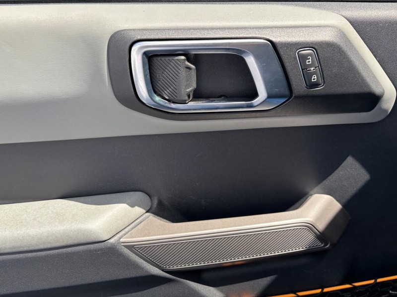 Ford Bronco Vehicle Full-screen Gallery Image 14