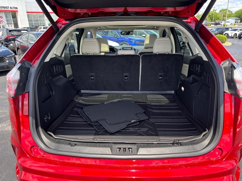 Ford Edge Vehicle Full-screen Gallery Image 06