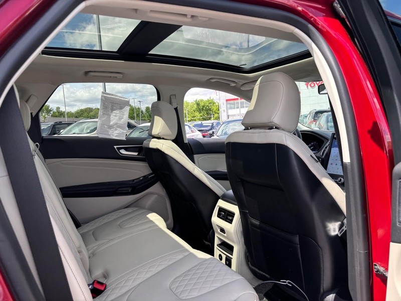 Ford Edge Vehicle Full-screen Gallery Image 09